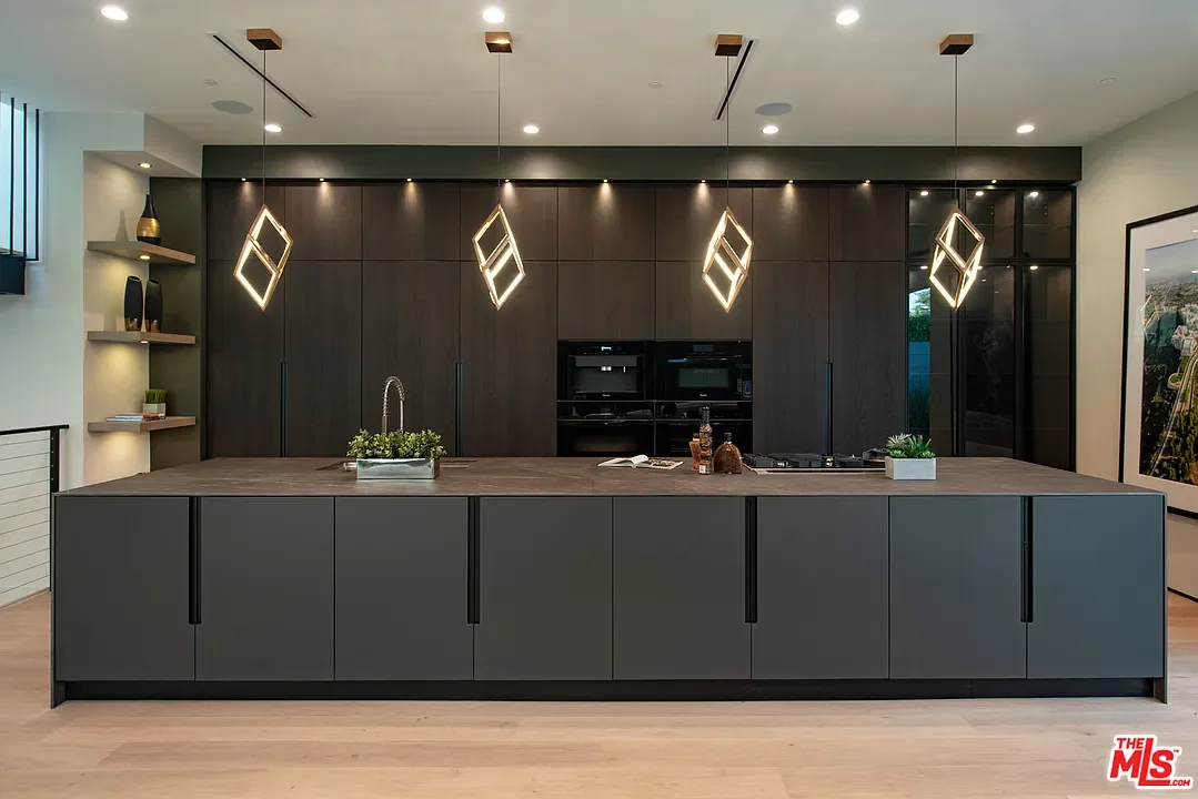 La Dulce Vida — Kitchen island and pendant lighting