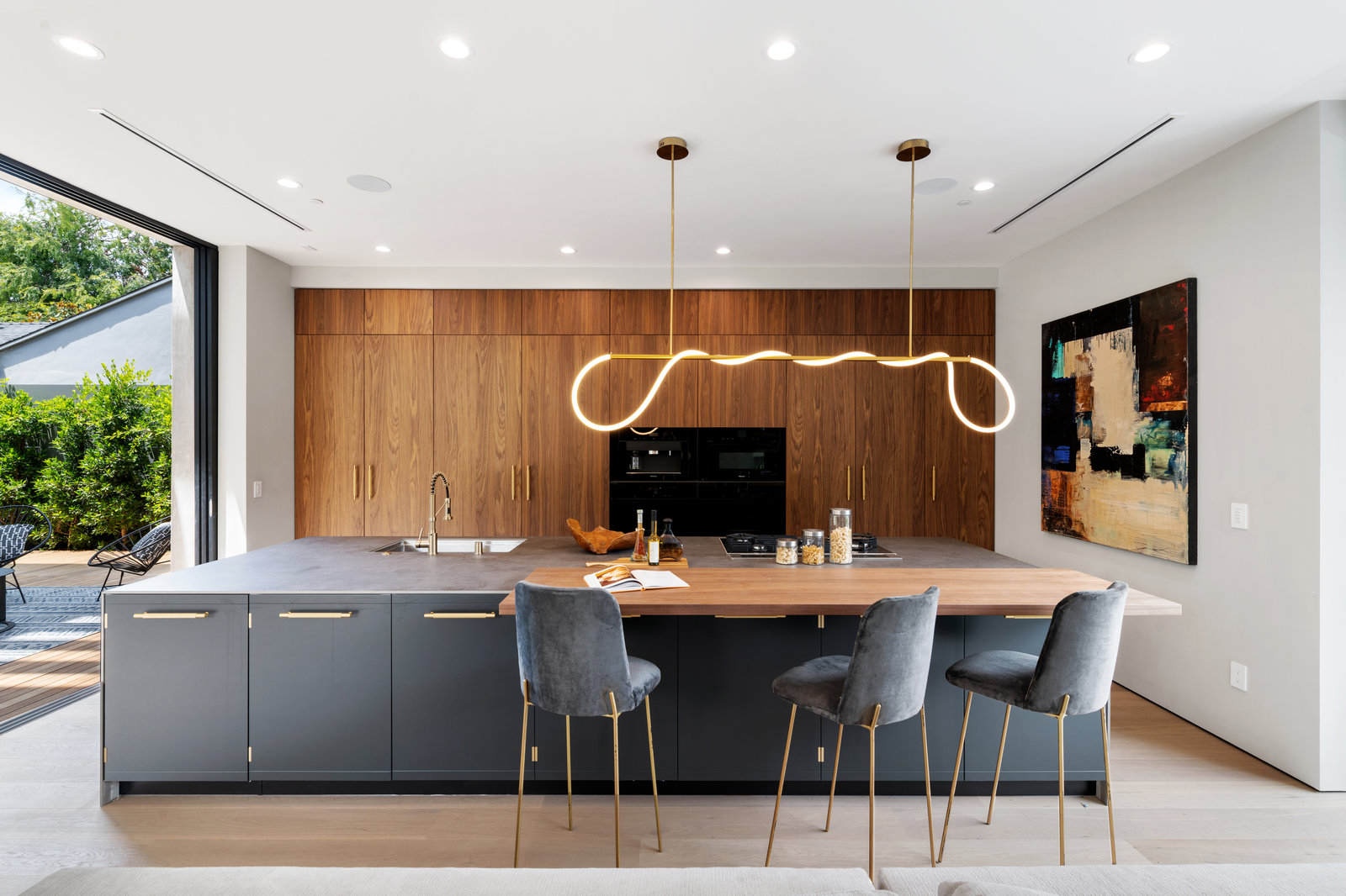 Casa De Flor — Kitchen and oversized island