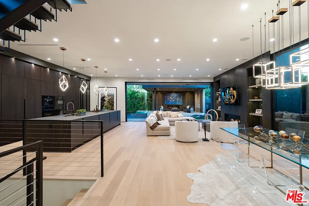 La Dulce Vida — Open kitchen and living room