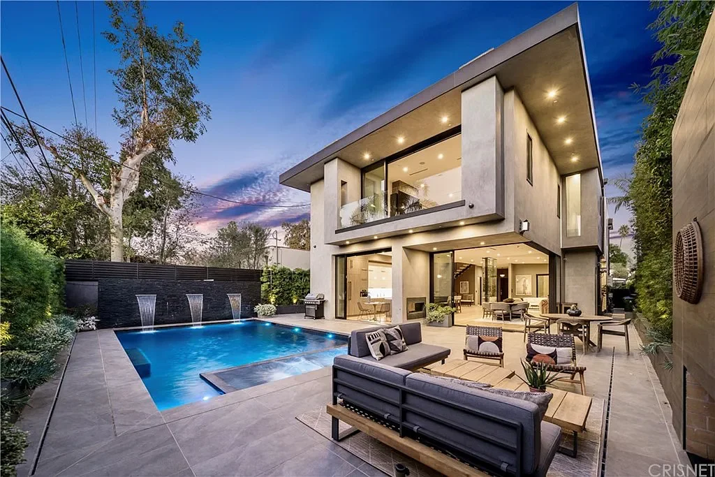Villa Laurel — Pool and rear elevation
