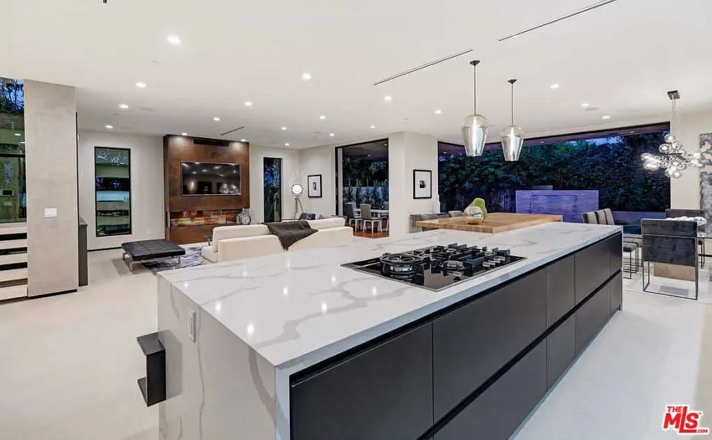Casa Alegra — Kitchen island and cabinetry