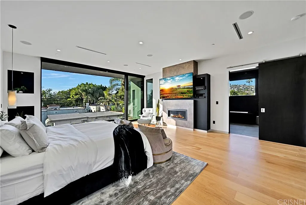 Villa Laurel — Bedroom sitting area
