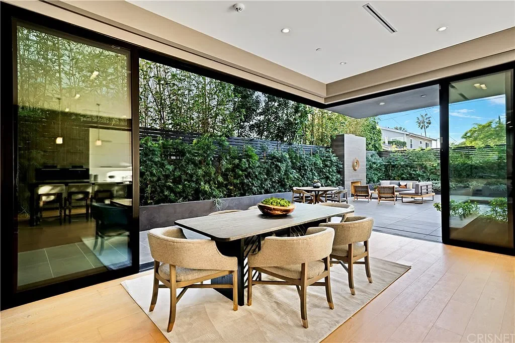 Villa Laurel — Dining room opening to the terrace