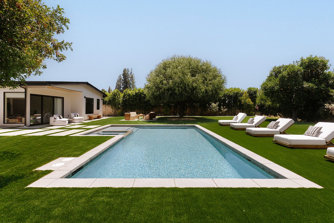 Casa Serena — Pool and landscaped grounds